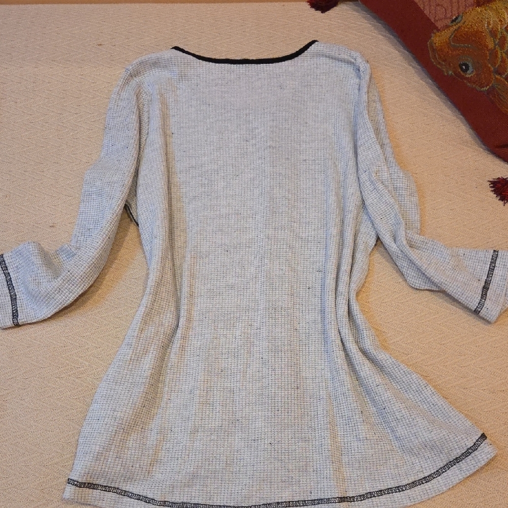 Gray and Black Long Sleeve Women's Top - Picture 7 of 7